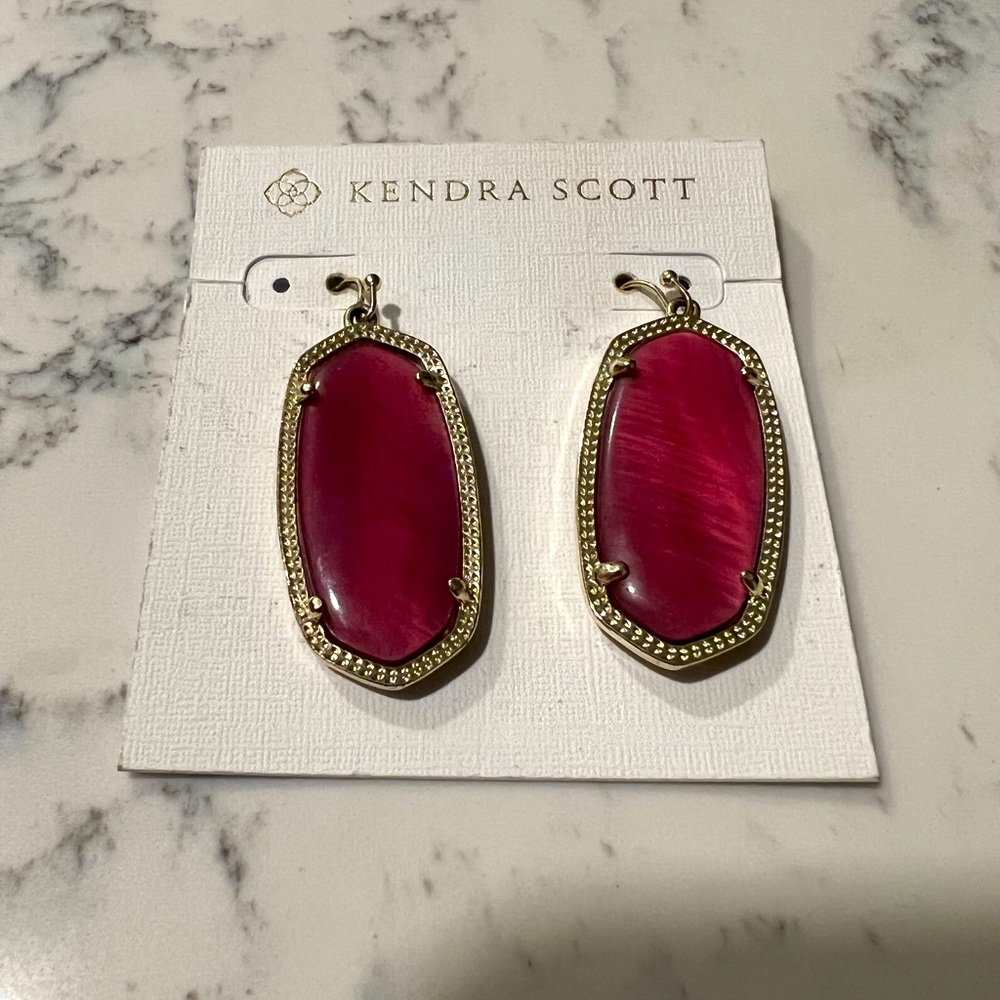 KENDRA SCOTT  maroon jade Elle